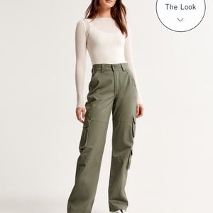 NWT Abercrombie and Fitch Relaxed Cargo Pants